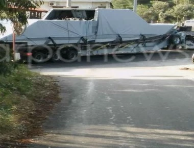 Χανιά: Τροχαίο με φορτηγό που μετέφερε αμερικανικό πολεμικό σκάφος (φωτό)